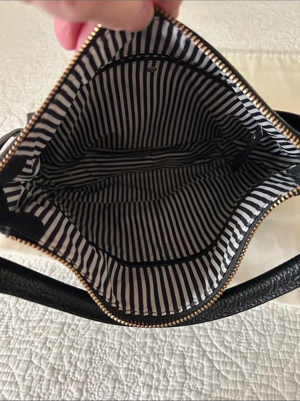 NWOT Kate spade Black Pebbled Leather Convertible Shoulder Bag with expansion